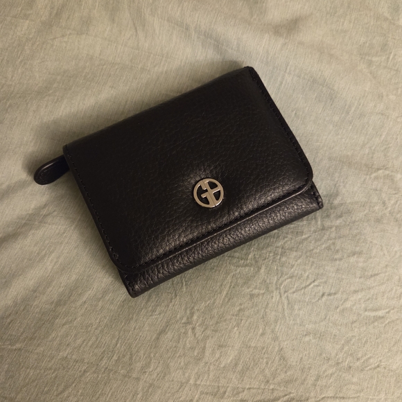 Giani Bernini Handbags - Giant Bernini Black Leather Trifold Wallet with Silver Accent